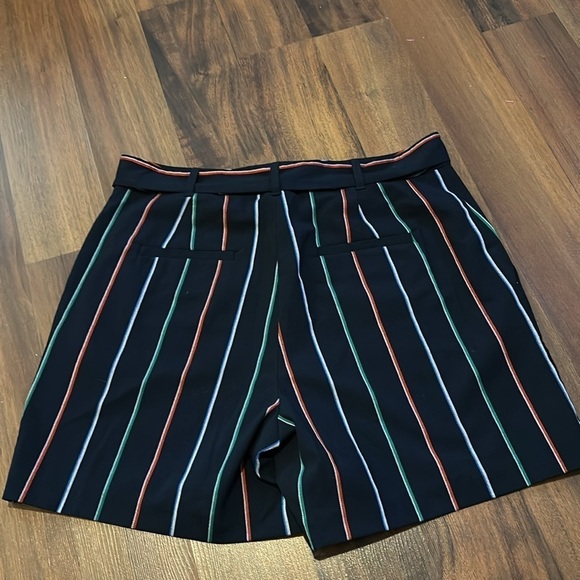 NWT Banana Republic 5” High Rise Navy Stripe Chino Dressy Shorts w/ Belt Size 6 - Picture 3 of 9